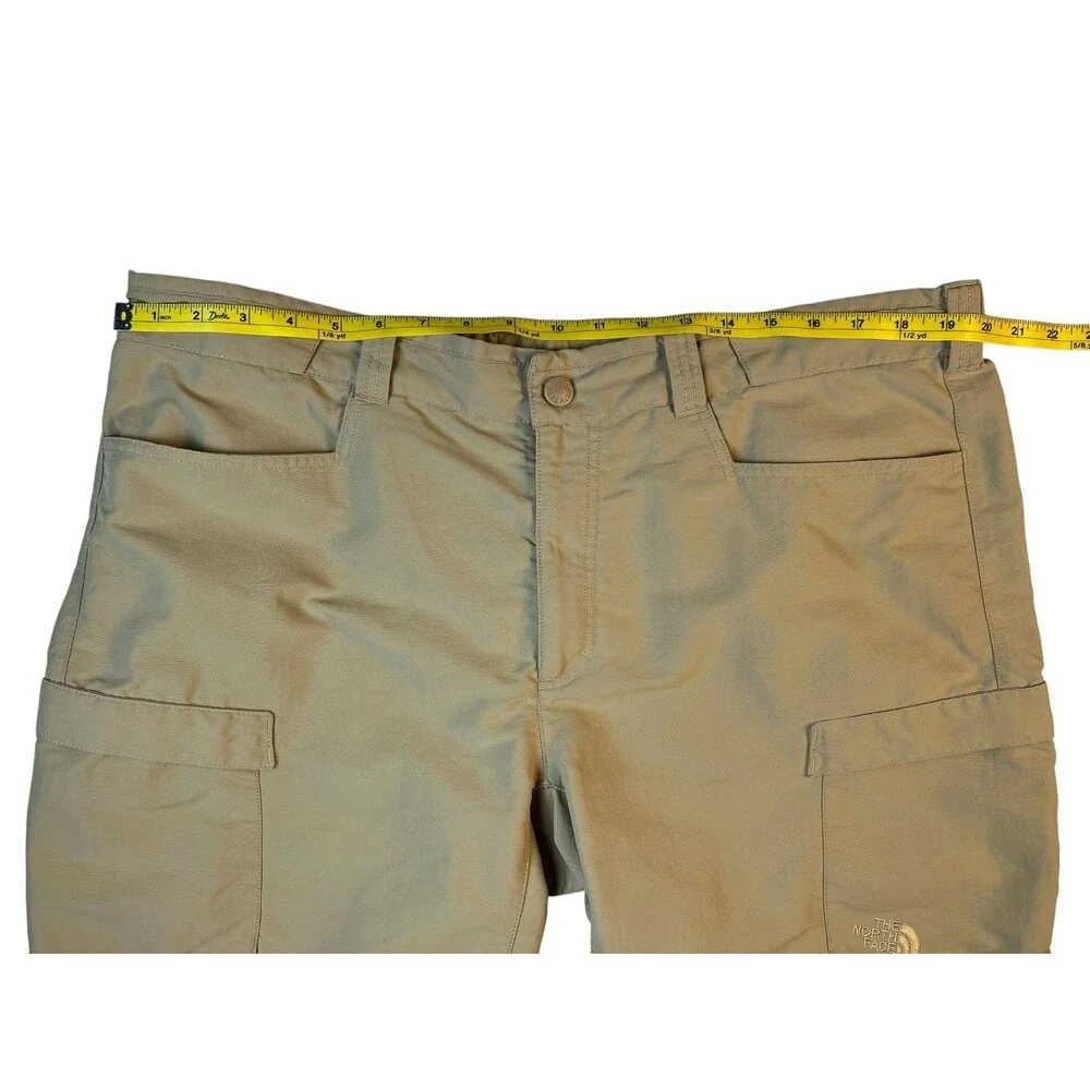 The North Face Men's Elastic Waist Khaki Nylon Outdoor Cargo Shorts  Size 40